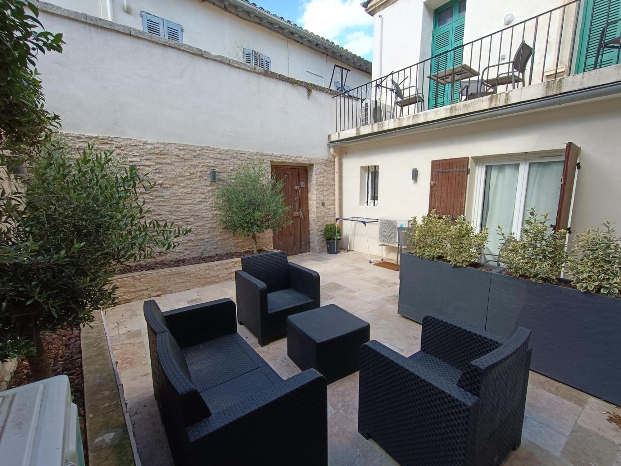 T3 Renove Avec Cour, Intra Muros Αβινιόν Εξωτερικό φωτογραφία